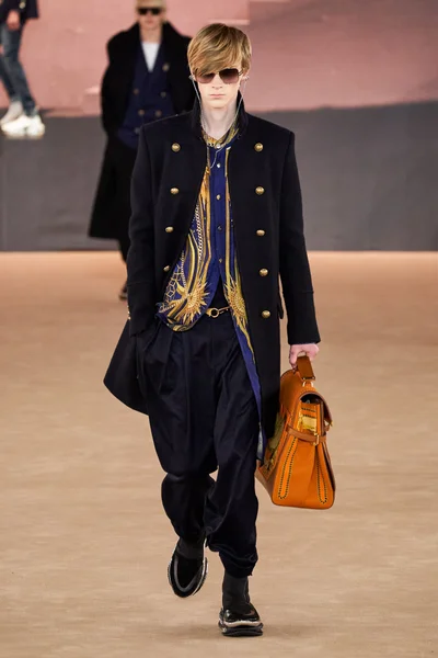 Look 26